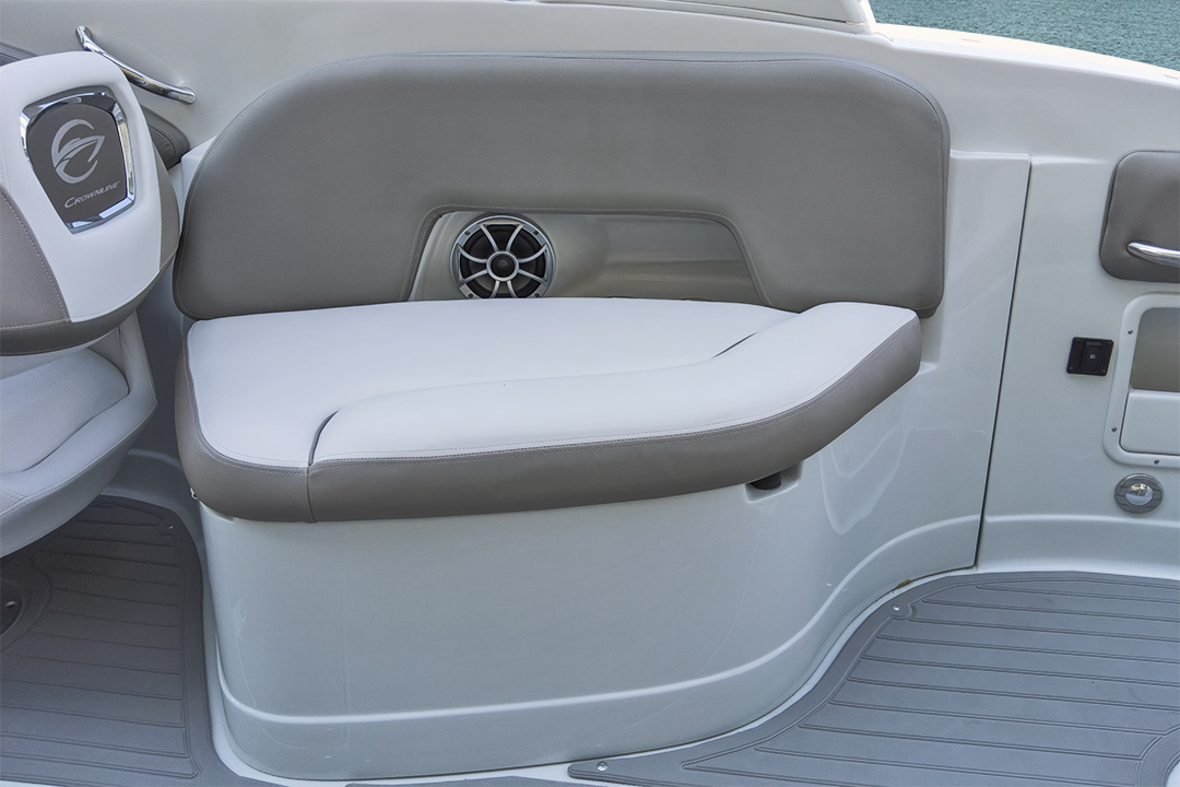 crownline-boats-cross-sport-xs-e275xs-stern-chair